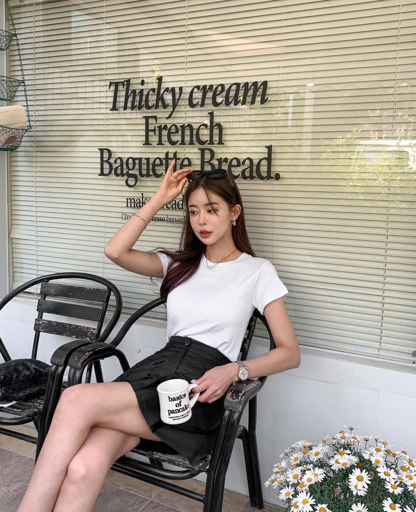 5 mẫu áo dành cho những ai đang theo đuổi phong cách thời trang tối giản- Ảnh 2. 5 mẫu áo dành cho những ai đang theo đuổi phong cách thời trang tối giản- Ảnh 2.