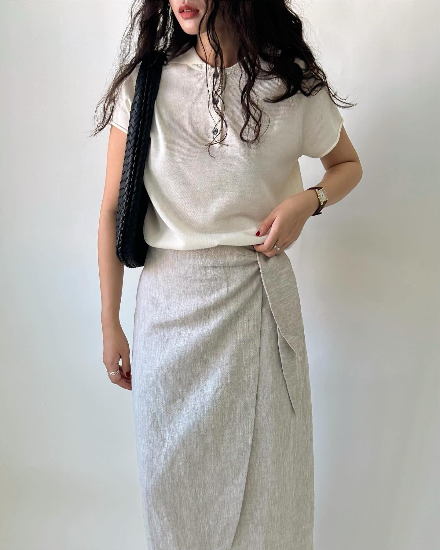 5 mẫu áo dành cho những ai đang theo đuổi phong cách thời trang tối giản- Ảnh 14. 5 mẫu áo dành cho những ai đang theo đuổi phong cách thời trang tối giản- Ảnh 14.