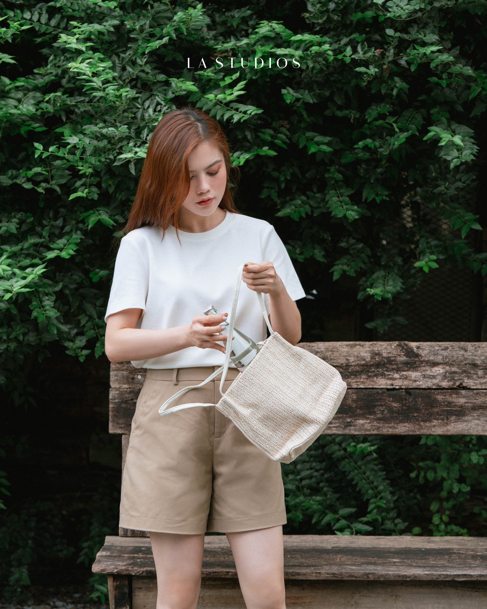 5 mẫu áo dành cho những ai đang theo đuổi phong cách thời trang tối giản- Ảnh 12. 5 mẫu áo dành cho những ai đang theo đuổi phong cách thời trang tối giản- Ảnh 12.