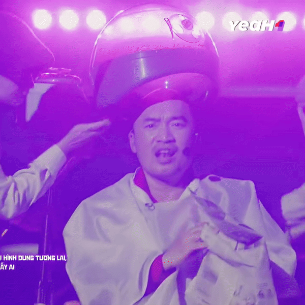 Tiến Luật rap hay nhảy vẫn không mắc cười bằng việc làm điều này ngay trên sân khấu!- Ảnh 1. Tiến Luật rap hay nhảy vẫn không mắc cười bằng việc làm điều này ngay trên sân khấu!- Ảnh 1.