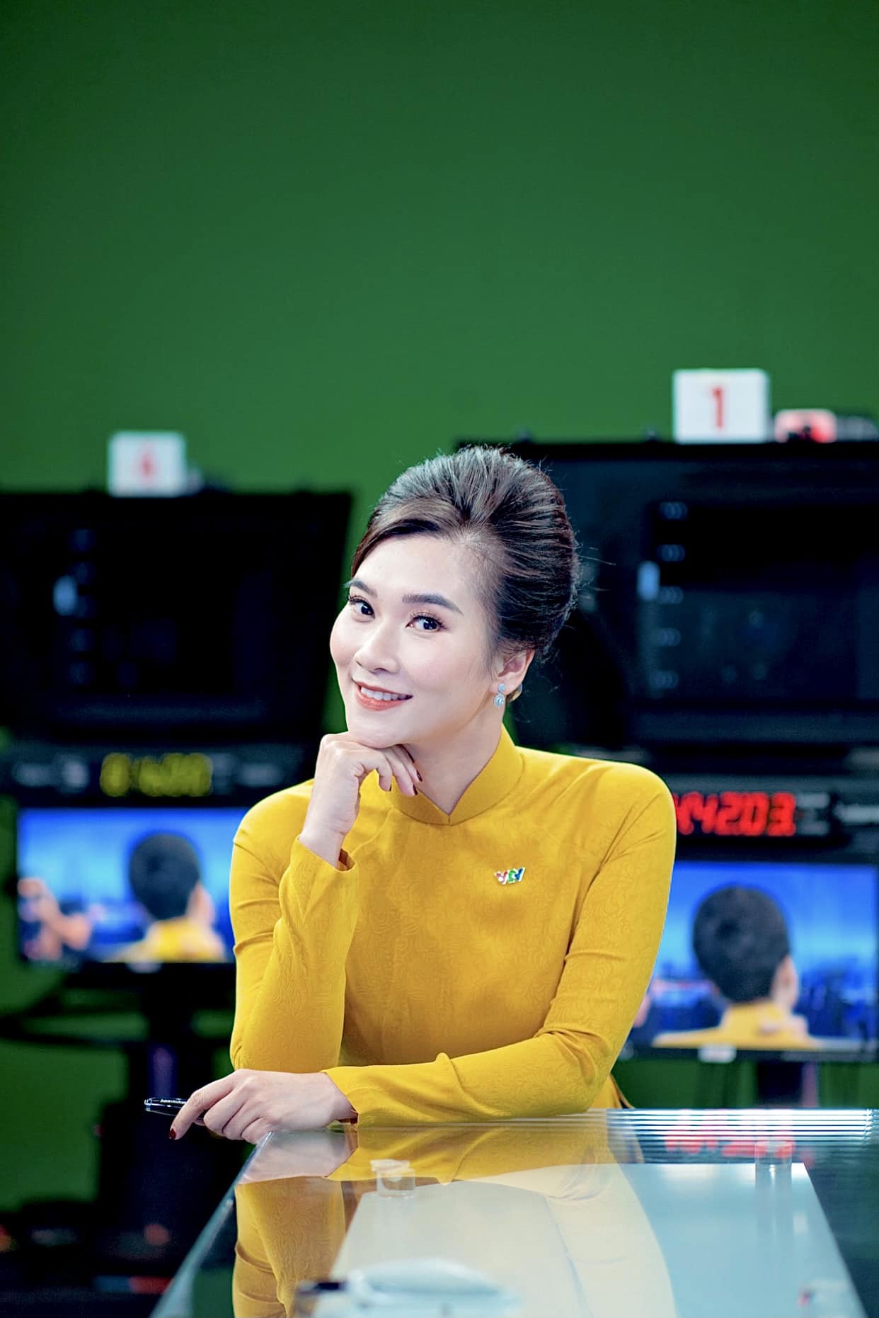 Chân dung nữ BTV Thời sự nhận nhiều chú ý trong những ngày vừa qua- Ảnh 3. Chân dung nữ BTV Thời sự nhận nhiều chú ý trong những ngày vừa qua- Ảnh 3.