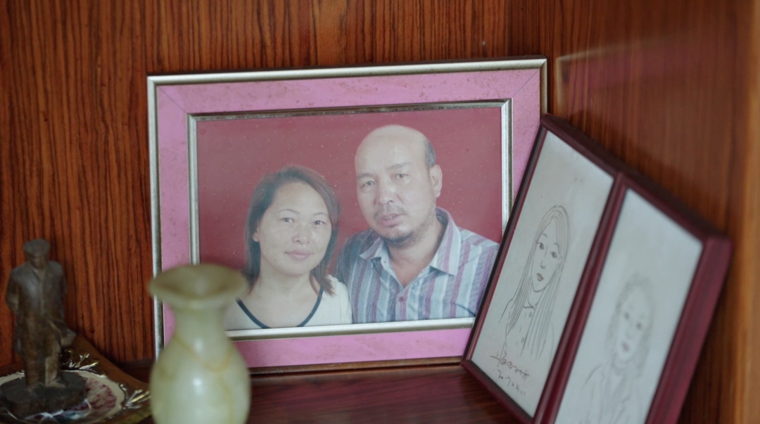Cô lao công U60 vẽ tranh trong phòng kho WC nữ: "Đây là nơi gìn giữ tâm hồn của tôi"- Ảnh 18.