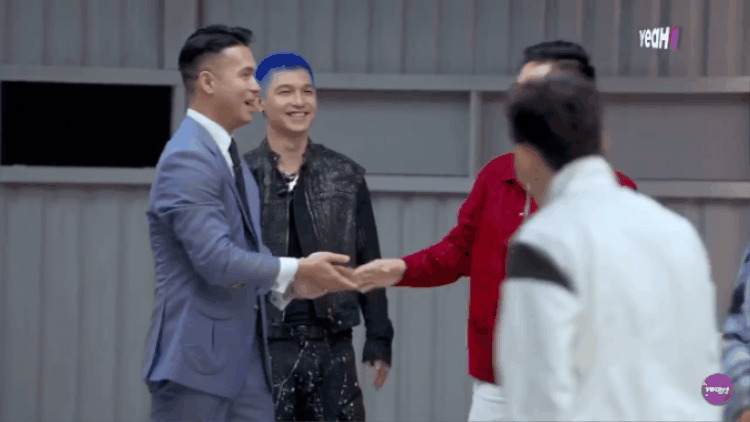 Nam ca sĩ ở hậu trường là "bé ngoan", lên sân khấu liền hóa nam thần sexy cuốn hút- Ảnh 7.