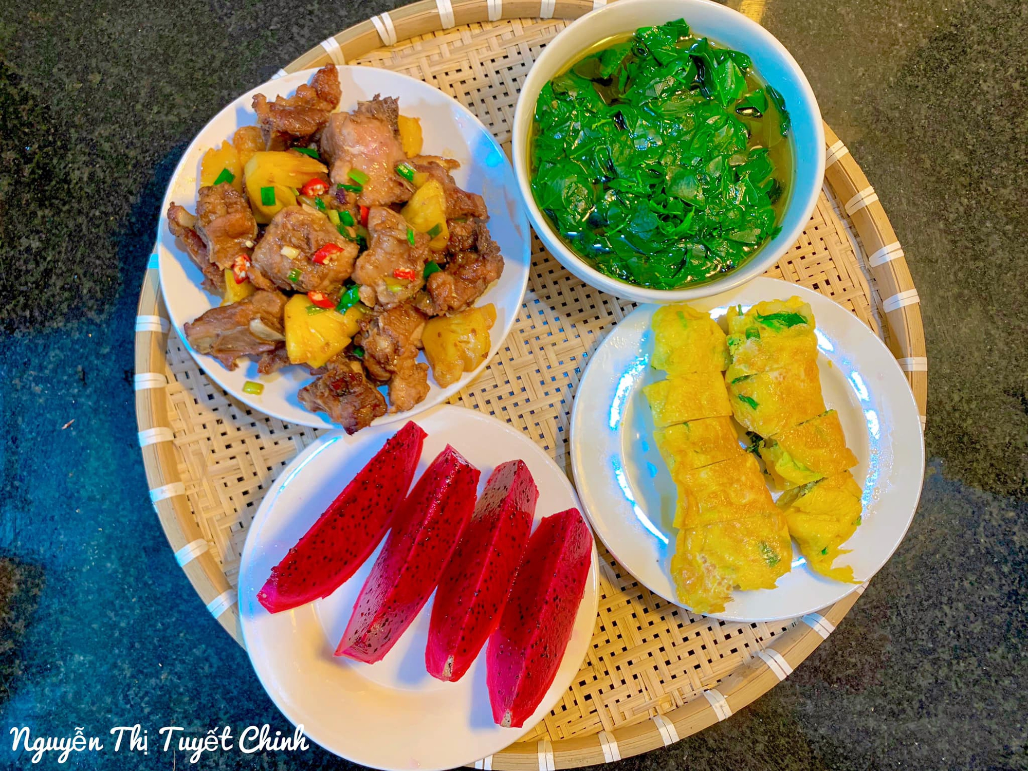 Mâm cơm cữ chất lượng của mẹ bỉm sinh đôi, hội chị em thi nhau tag chồng: "Không cần hỏi hôm nay ăn gì nhé?"- Ảnh 8.