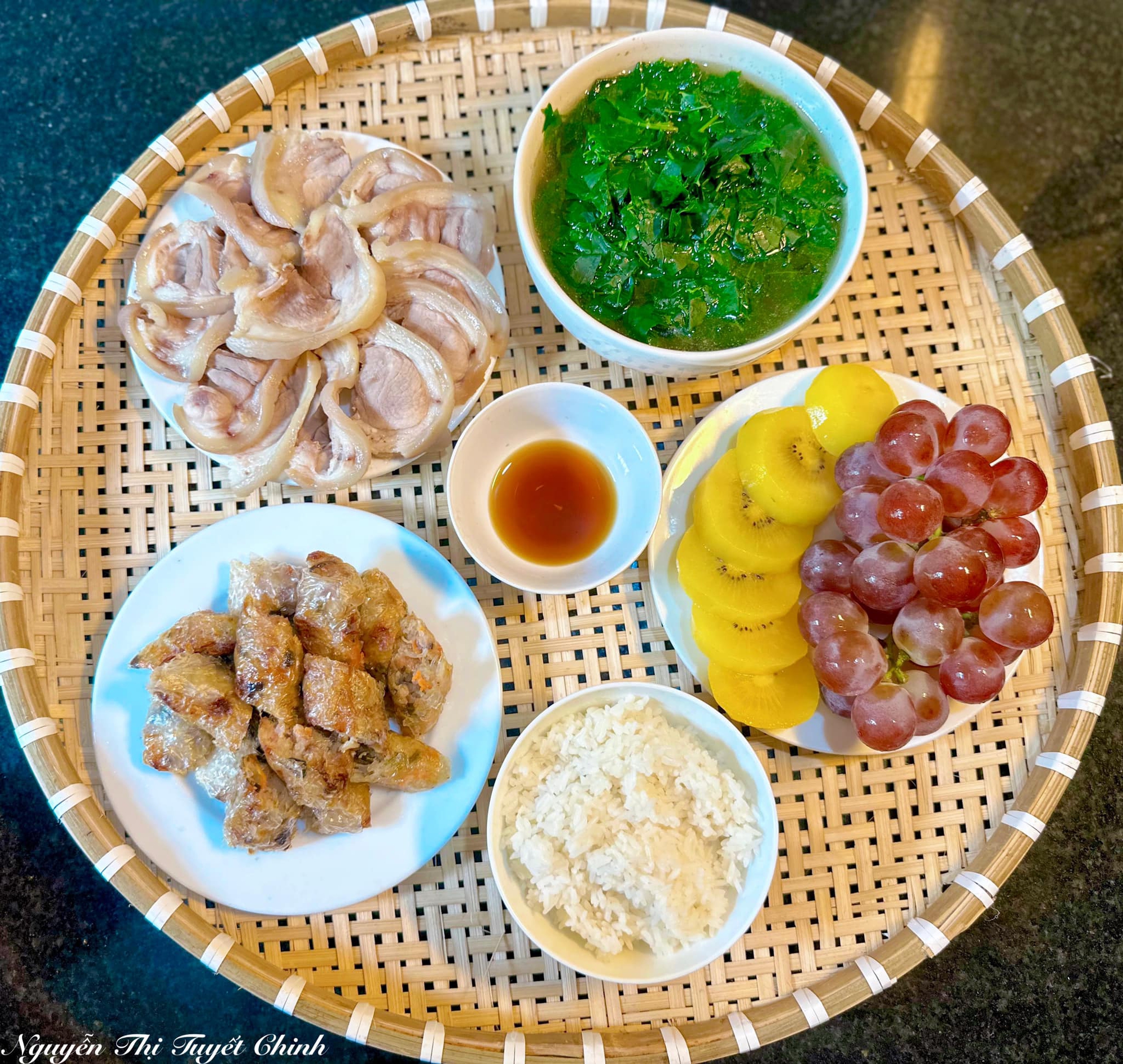 Mâm cơm cữ chất lượng của mẹ bỉm sinh đôi, hội chị em thi nhau tag chồng: "Không cần hỏi hôm nay ăn gì nhé?"- Ảnh 13.