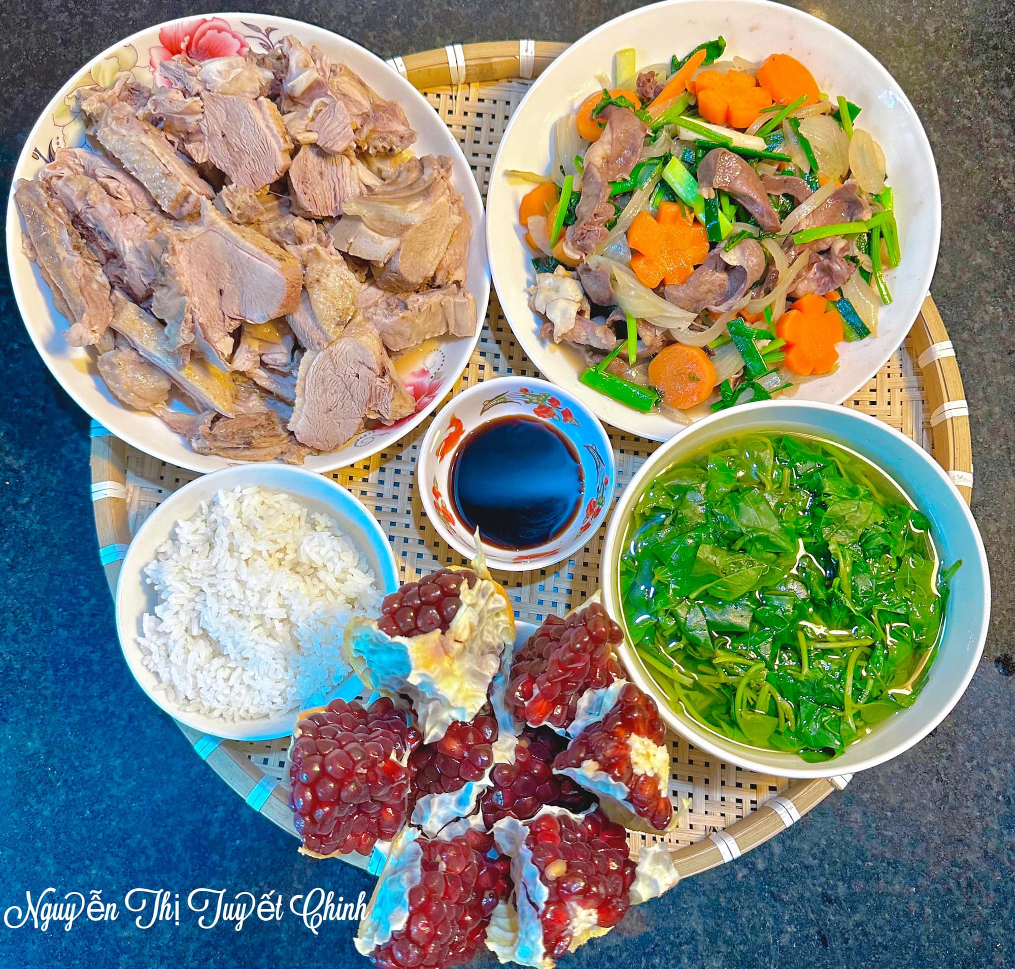 Mâm cơm cữ chất lượng của mẹ bỉm sinh đôi, hội chị em thi nhau tag chồng: "Không cần hỏi hôm nay ăn gì nhé?"- Ảnh 6.