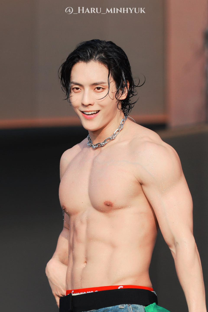 "Đại hội 6 múi" hot nhất Hàn Quốc hiện nay: Dàn nam thần U40 đồng loạt khoe body lực lưỡng, "bạo" hơn hẳn đàn em- Ảnh 2.
