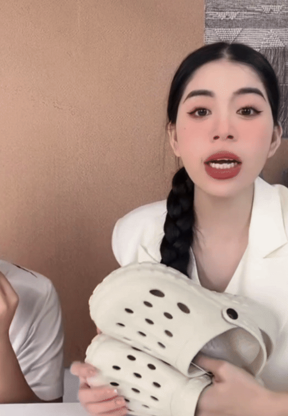 Sự khó hiểu của Hằng Du Mục khi 5 lần 7 lượt đem chuyện chồng vũ phu, tương tác bầm tay vào content bán hàng- Ảnh 1.