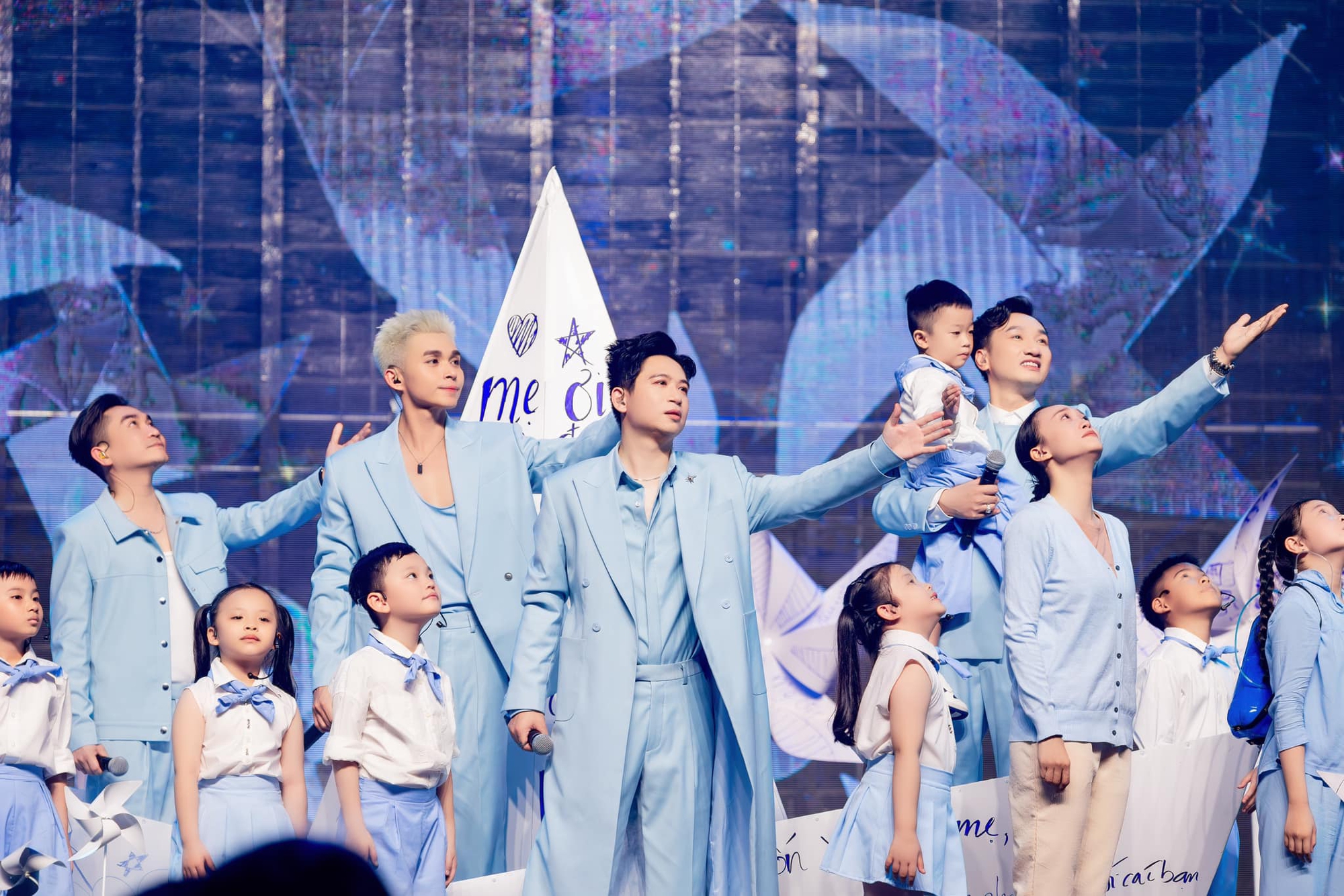 Rating truyền hình gấp 6 lần của Anh Trai Vượt Ngàn Chông Gai so với đối thủ- Ảnh 11. Rating truyền hình gấp 6 lần của Anh Trai Vượt Ngàn Chông Gai so với đối thủ- Ảnh 11.