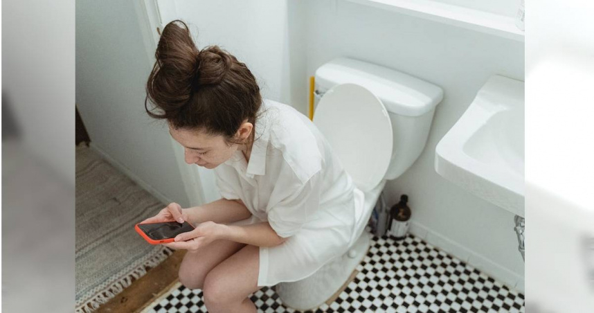 Đi vệ sinh ở WC công cộng, cô gái phải nhập viện 14 ngày, bác sĩ nói rằng nguyên nhân là do tư thế- Ảnh 2. Đi vệ sinh ở WC công cộng, cô gái phải nhập viện 14 ngày, bác sĩ nói rằng nguyên nhân là do tư thế- Ảnh 2.