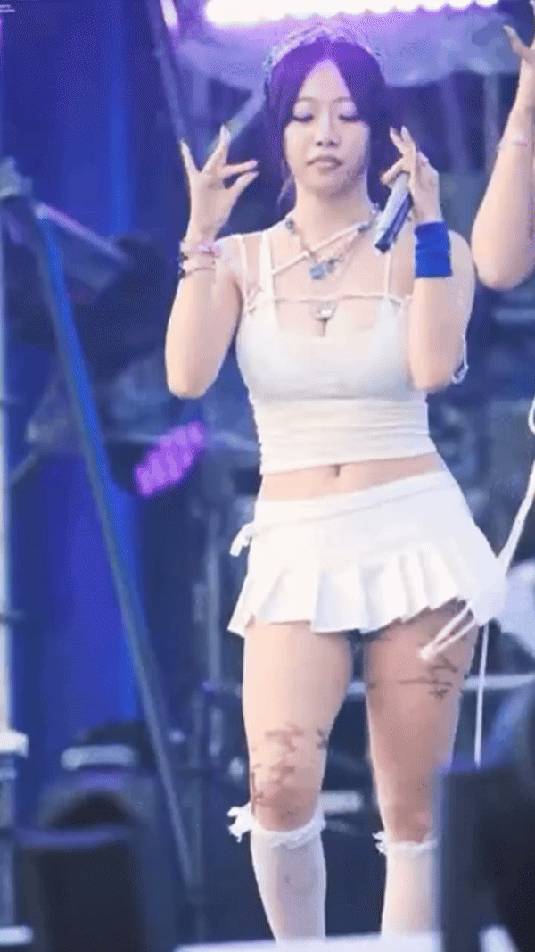 Nữ idol gây bão với body nóng bỏng, dự sẽ thành nữ thần sexy thế hệ mới- Ảnh 7. Nữ idol gây bão với body nóng bỏng, dự sẽ thành nữ thần sexy thế hệ mới- Ảnh 7.