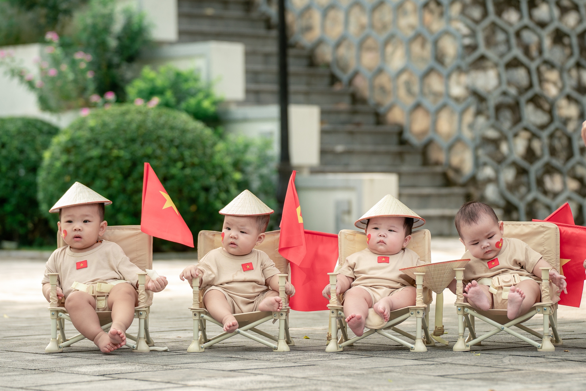 Loạt gia đình bỉm sữa flex tình yêu nước, đưa các "búp măng non" đến từ Tuyên Quang đi chụp bộ ảnh chào đón 2/9- Ảnh 2.