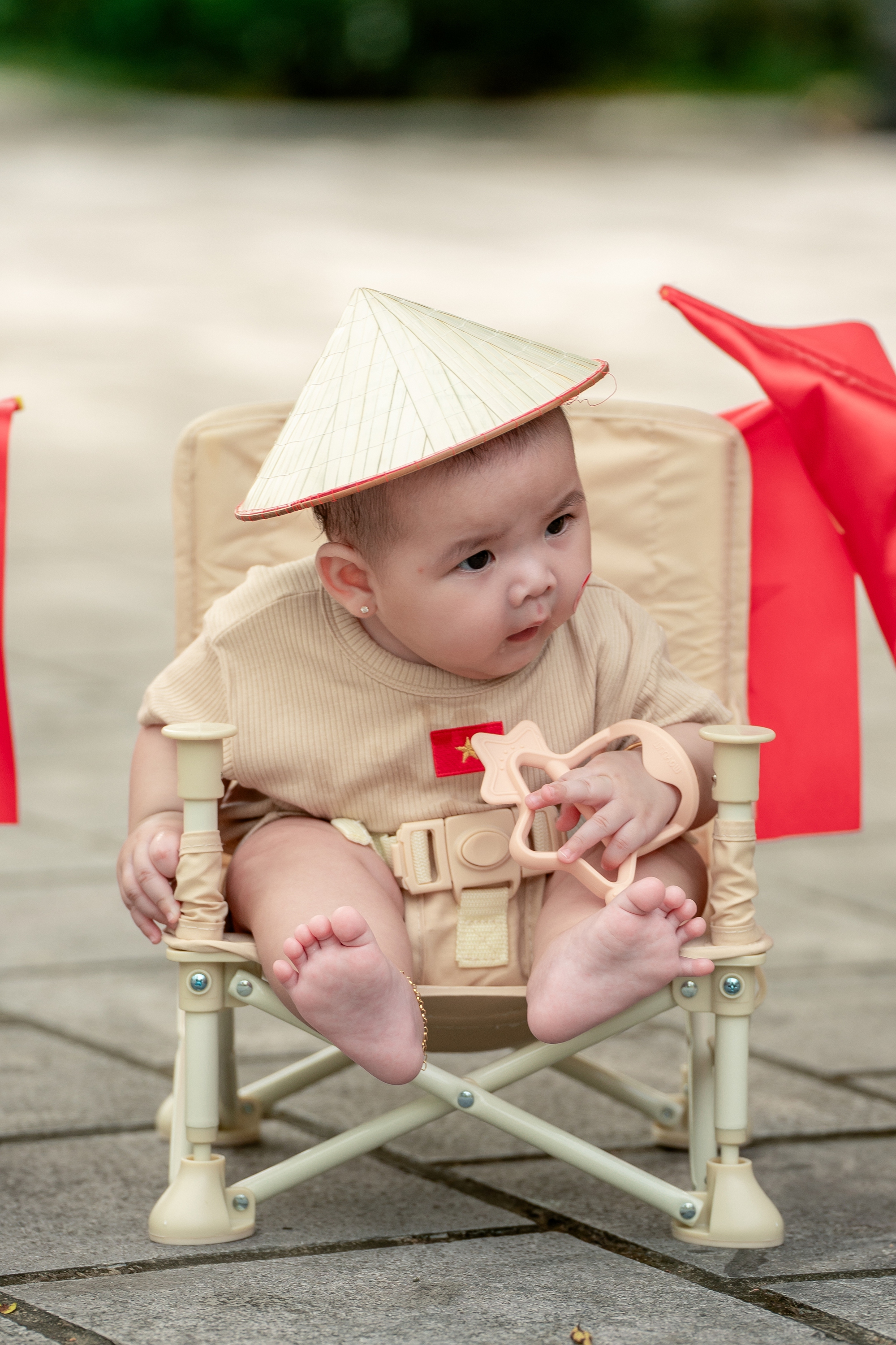Loạt gia đình bỉm sữa flex tình yêu nước, đưa các "búp măng non" đến từ Tuyên Quang đi chụp bộ ảnh chào đón 2/9- Ảnh 12.