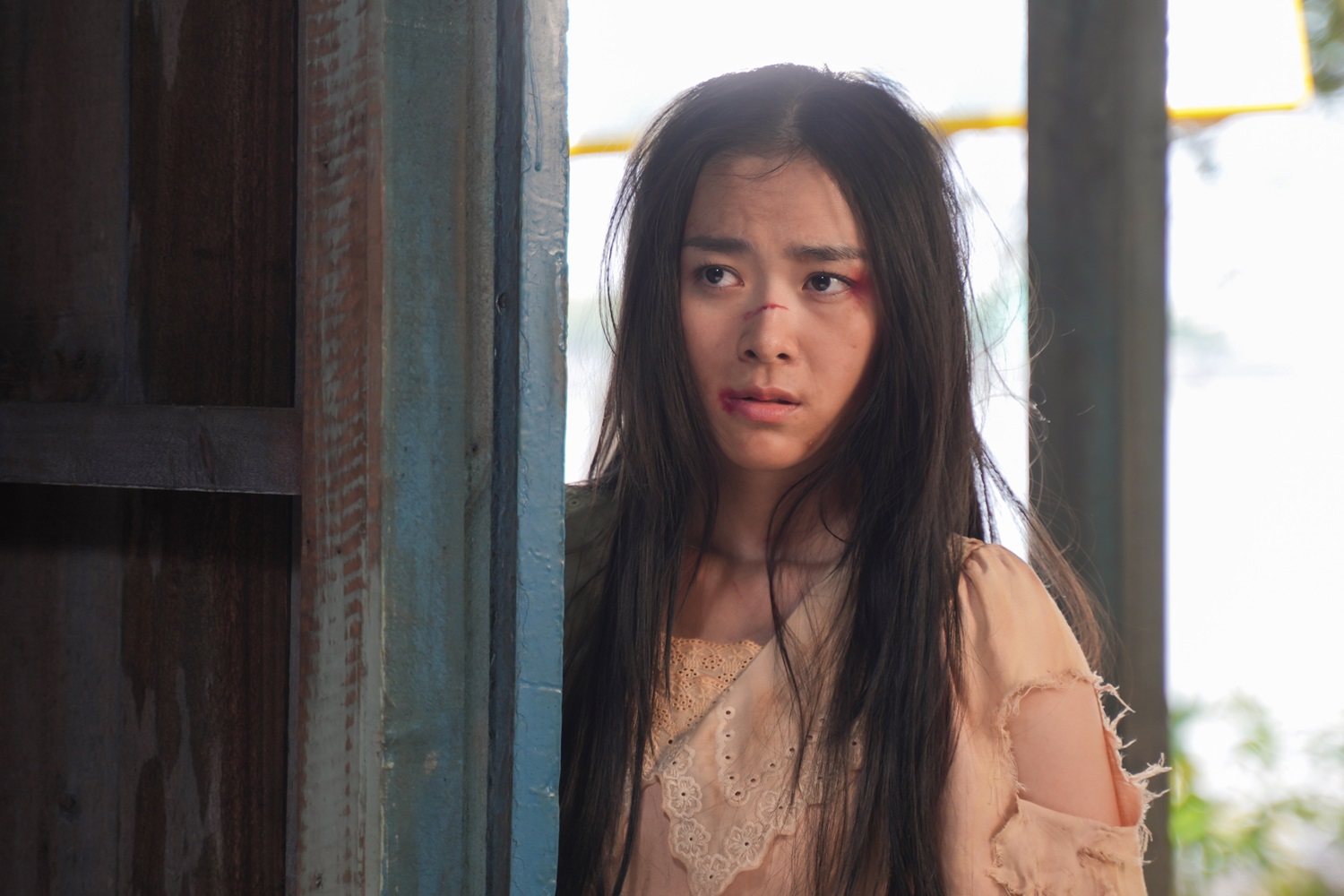 Review "Làm giàu với ma": Mỹ nam nghìn tỷ kết hợp ngọc nữ màn ảnh, có đáng để ra rạp?- Ảnh 8.