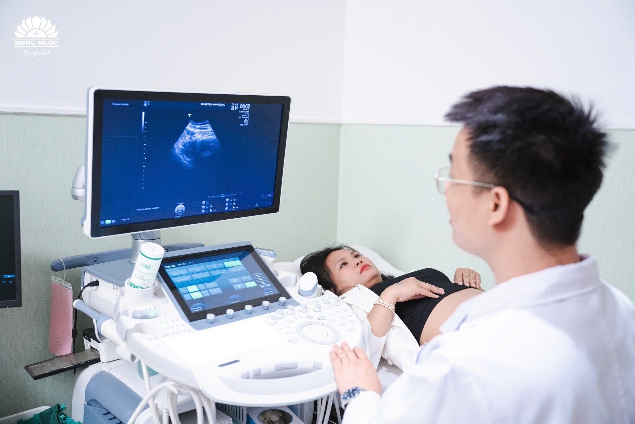 Bệnh viện Hồng Ngọc: 30 phút phẫu thuật, xóa mặc cảm tiểu không tự chủ- Ảnh 2.
