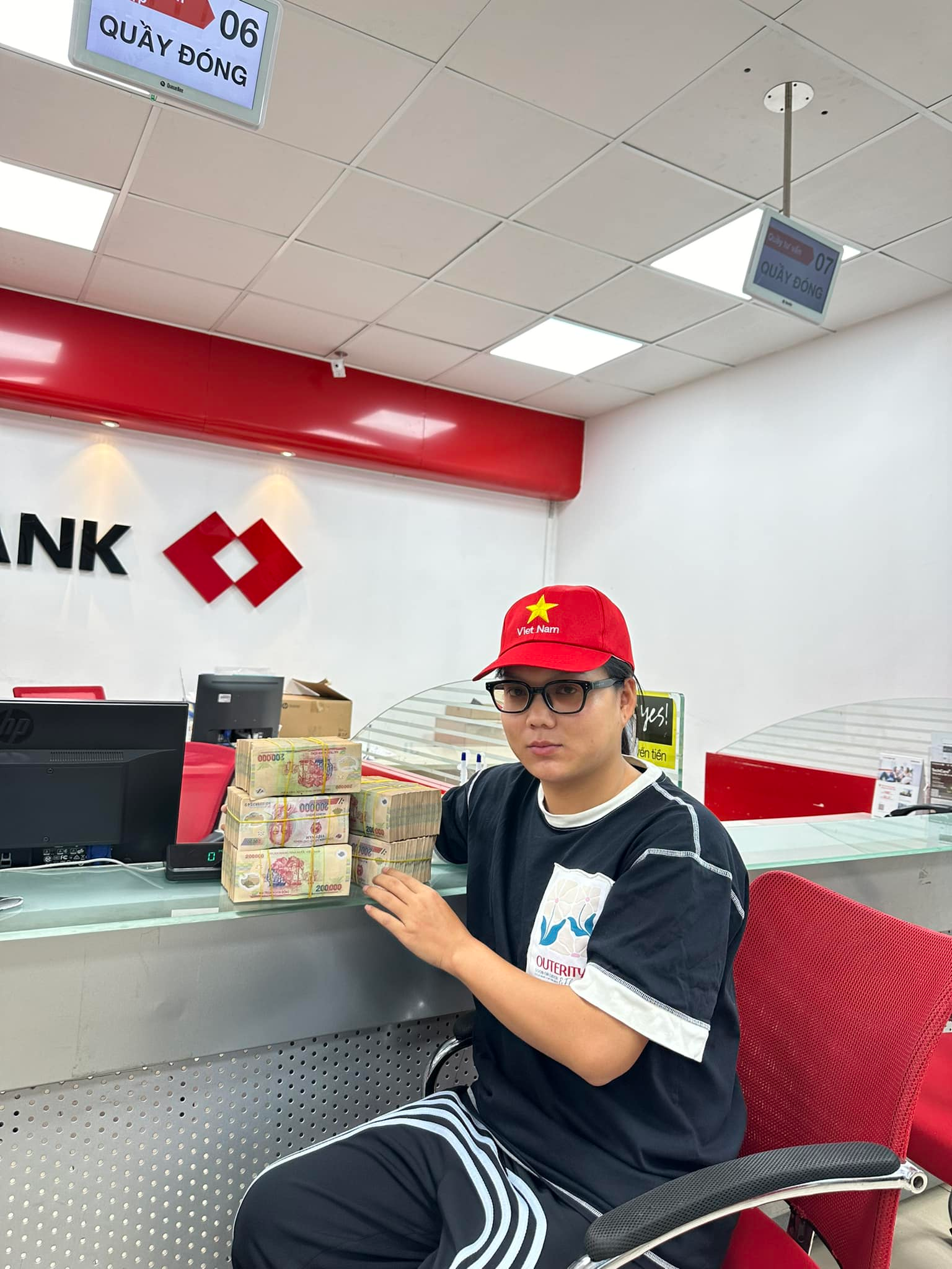 Động thái của Phạm Thoại sau phát ngôn gây tranh cãi- Ảnh 1. Động thái của Phạm Thoại sau phát ngôn gây tranh cãi- Ảnh 1.