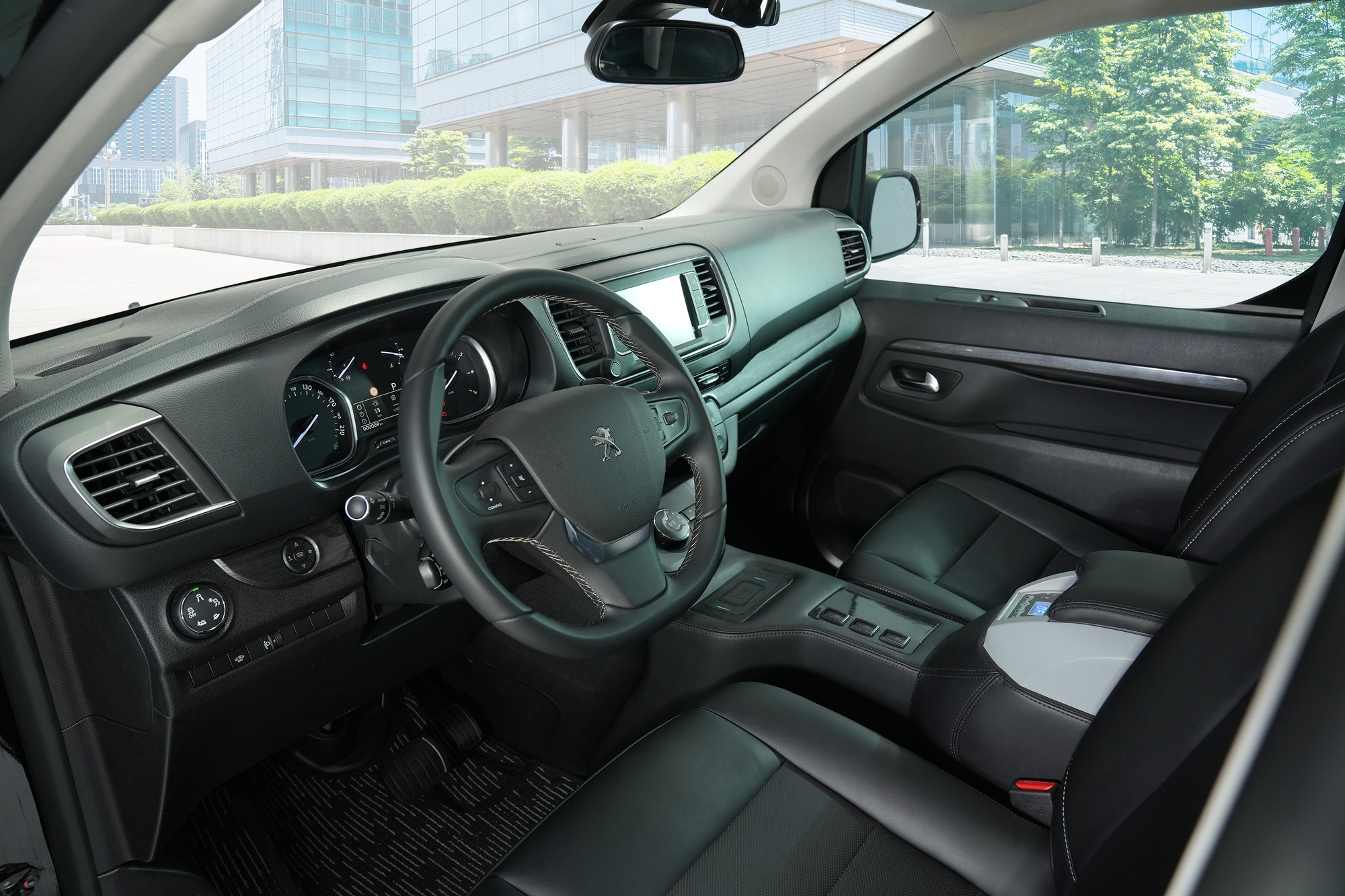 Khám phá khoang nội thất hạng sang của Peugeot Traveller- Ảnh 5. Khám phá khoang nội thất hạng sang của Peugeot Traveller- Ảnh 5.