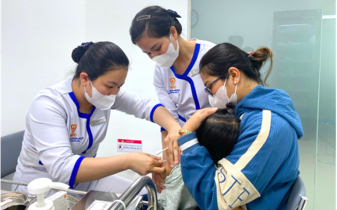 VNVC tiêm hơn 30 nghìn liều vắc xin sởi cho trẻ em TPHCM trong đầu tháng 9- Ảnh 1.