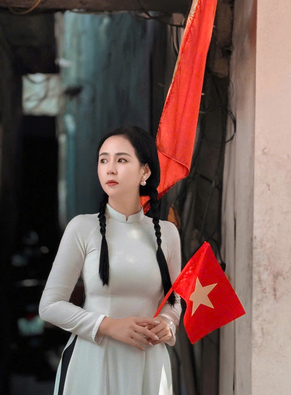 Ấn tượng với hình ảnh Bùi Thanh Hương diện áo dài ngày 2/9- Ảnh 7.