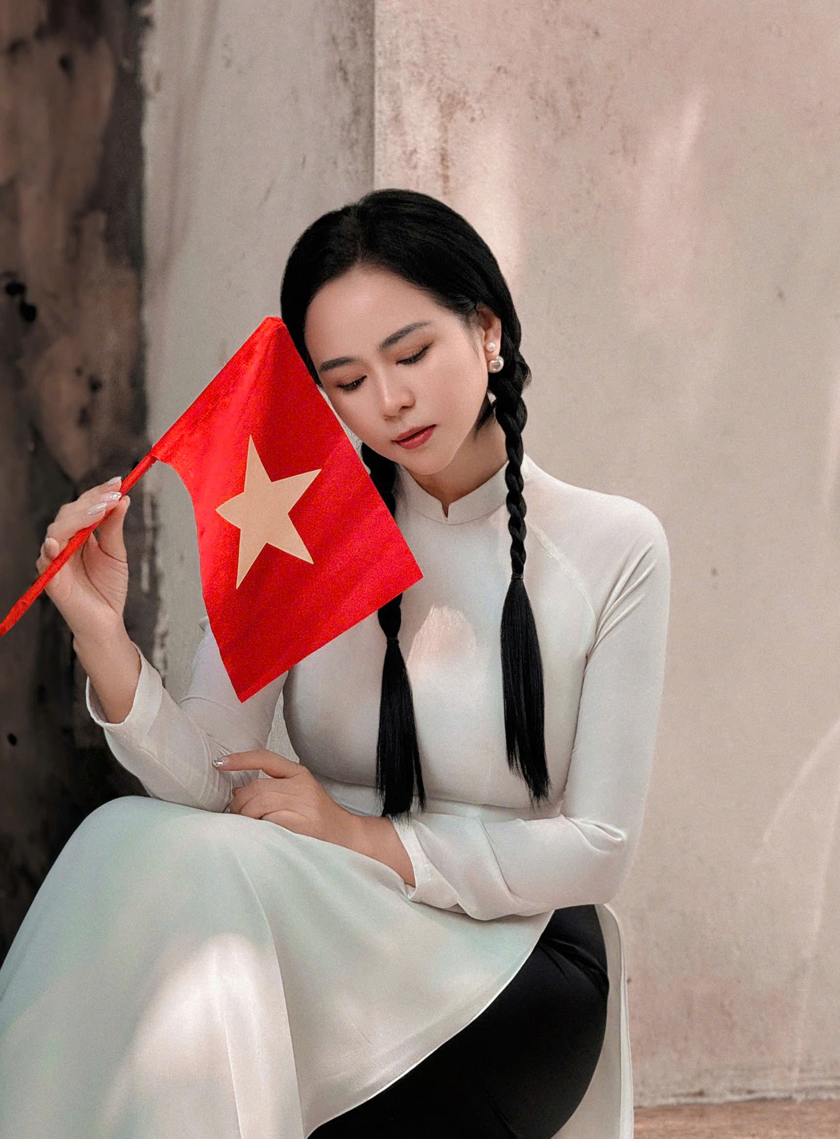 Ấn tượng với hình ảnh Bùi Thanh Hương diện áo dài ngày 2/9- Ảnh 3.