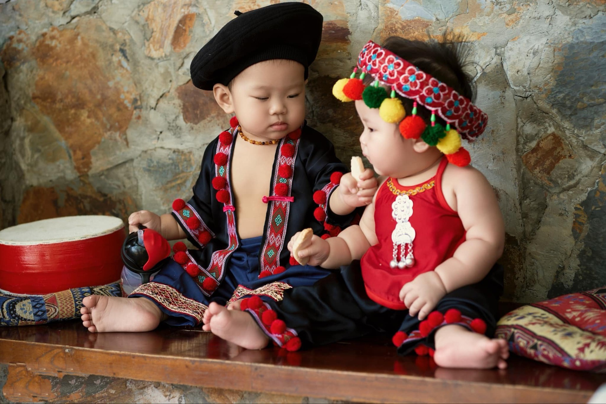 Lạc vào sự đáng yêu của bộ ảnh Pu và Chải phiên bản nhí, biết ý tưởng của mẹ 10x càng ngưỡng mộ hơn- Ảnh 1.