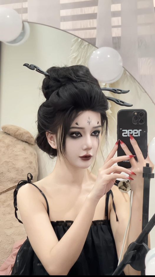 Gái xinh phòng net hóa nhện tinh "Tứ Nương", fan Black Myth: Wukong ngây ngất- Ảnh 1. Gái xinh phòng net hóa nhện tinh "Tứ Nương", fan Black Myth: Wukong ngây ngất- Ảnh 1.