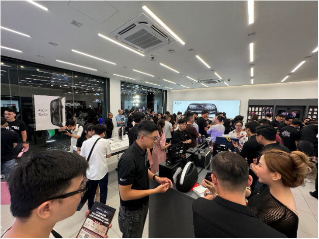 FPT Shop và F.Studio by FPT chính thức "lên kệ" iPhone 16 Series trên toàn quốc- Ảnh 2. FPT Shop và F.Studio by FPT chính thức "lên kệ" iPhone 16 Series trên toàn quốc- Ảnh 2.