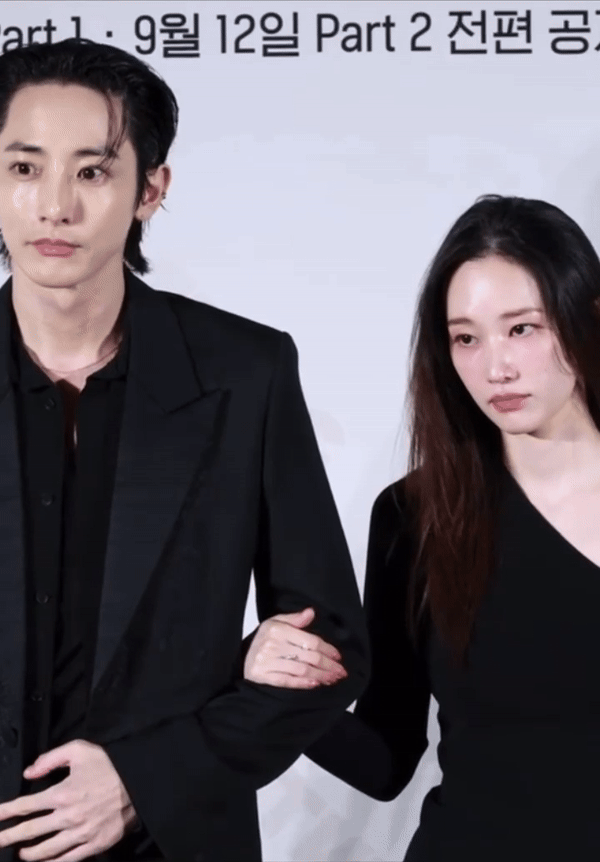 Couple "ma cà rồng" hoàn hảo nhất từ trước đến nay, chung khung hình khiến dân tình "lạnh toát"- Ảnh 2. Couple "ma cà rồng" hoàn hảo nhất từ trước đến nay, chung khung hình khiến dân tình "lạnh toát"- Ảnh 2.