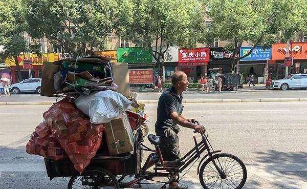 Cụ ông mang theo 730 triệu vào vào lò hỏa thiêu: Hai con trai biết chuyện thì đã quá muộn- Ảnh 2.