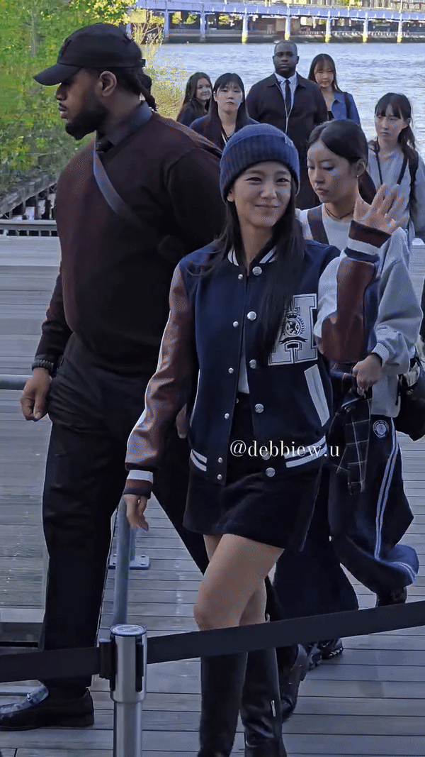 Jisoo và Thuỳ Tiên cùng tới NYFW, chị cả BLACKPINK hack tuổi ngoạn mục so với 6 năm trước- Ảnh 1. Jisoo và Thuỳ Tiên cùng tới NYFW, chị cả BLACKPINK hack tuổi ngoạn mục so với 6 năm trước- Ảnh 1.