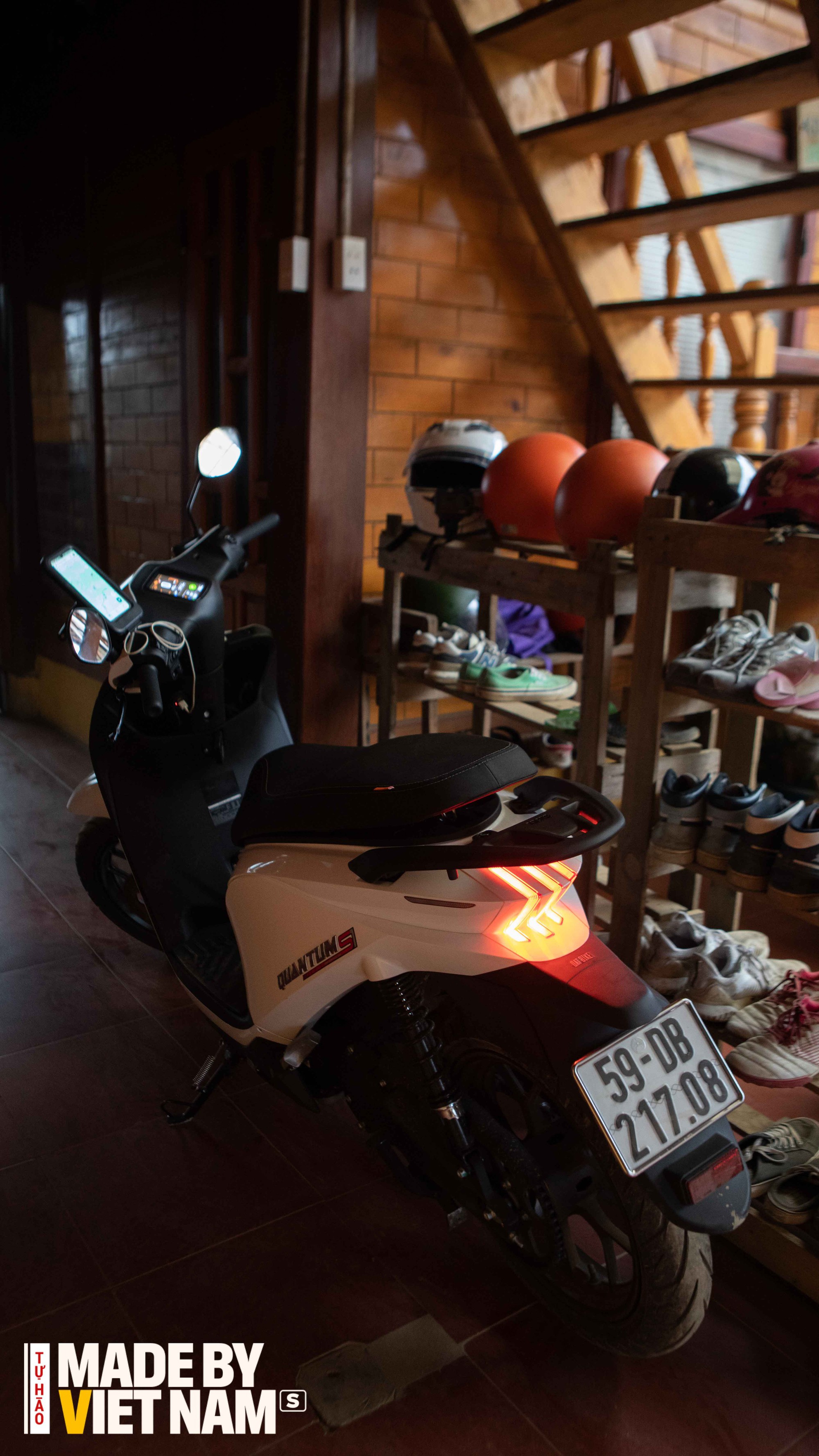 Mang chiếc xe máy điện "made by Vietnam" lần đầu tiên tới Sống Lưng Khủng Long: Muôn trùng khó!- Ảnh 1. Mang chiếc xe máy điện "made by Vietnam" lần đầu tiên tới Sống Lưng Khủng Long: Muôn trùng khó!- Ảnh 1.