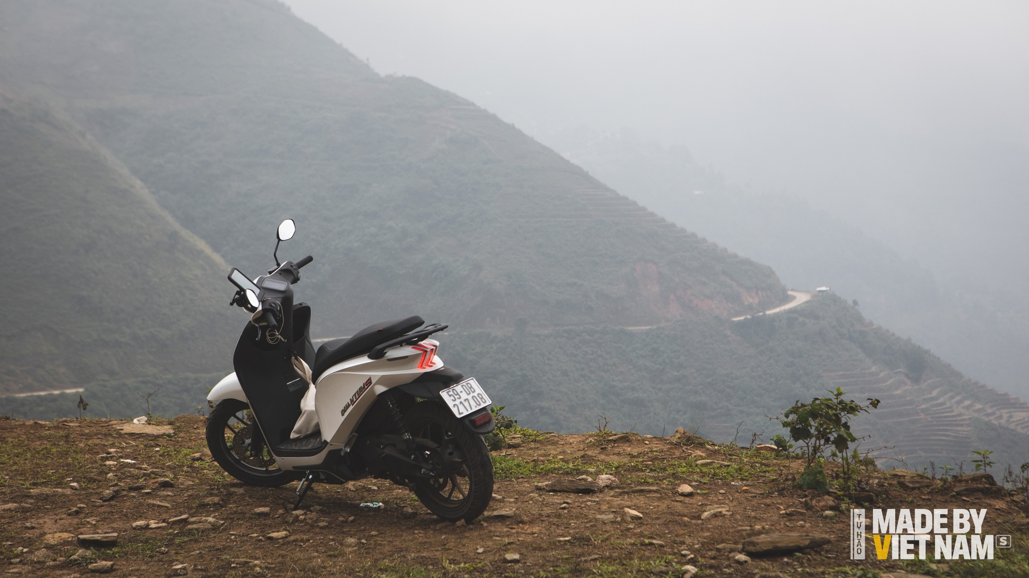 Mang chiếc xe máy điện "made by Vietnam" lần đầu tiên tới Sống Lưng Khủng Long: Muôn trùng khó!- Ảnh 4. Mang chiếc xe máy điện "made by Vietnam" lần đầu tiên tới Sống Lưng Khủng Long: Muôn trùng khó!- Ảnh 4.