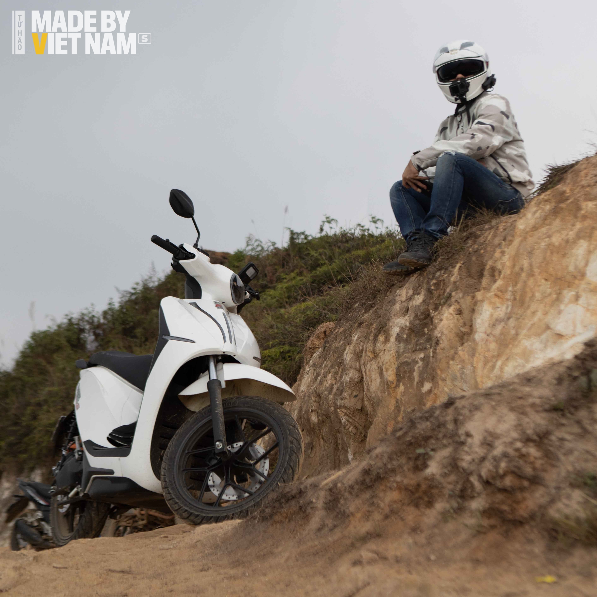 Mang chiếc xe máy điện "made by Vietnam" lần đầu tiên tới Sống Lưng Khủng Long: Muôn trùng khó!- Ảnh 9. Mang chiếc xe máy điện "made by Vietnam" lần đầu tiên tới Sống Lưng Khủng Long: Muôn trùng khó!- Ảnh 9.