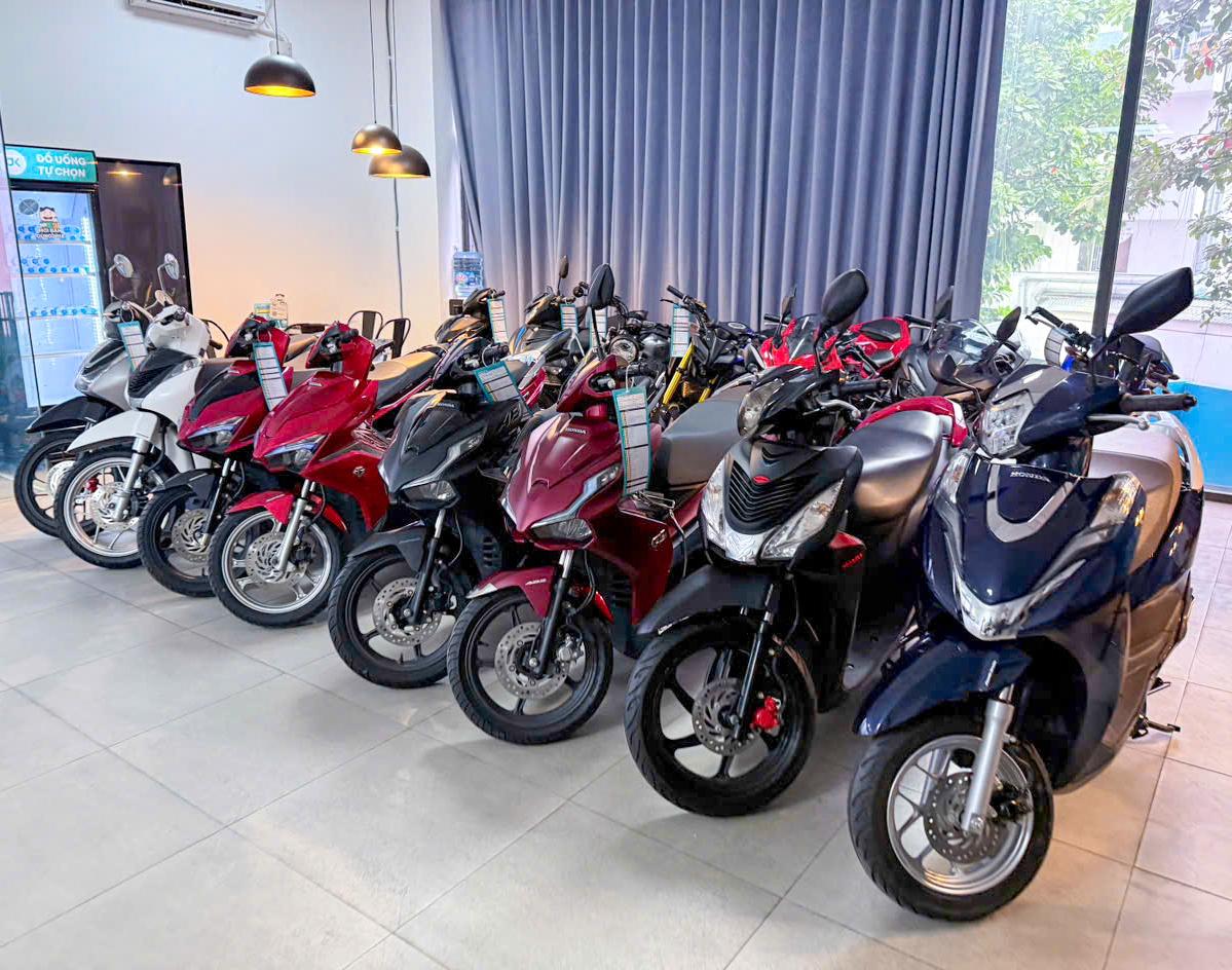 OKXE khai trương cửa hàng xe máy điện VinFast mới: Tiêu chuẩn 3S, có mô hình OMO độc đáo- Ảnh 2.