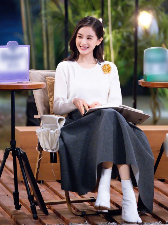 Cứ mua 4 đôi giày hot nhất năm 2025 này, lên đồ bộ nào cũng đẹp và phong cách- Ảnh 26. Cứ mua 4 đôi giày hot nhất năm 2025 này, lên đồ bộ nào cũng đẹp và phong cách- Ảnh 26.