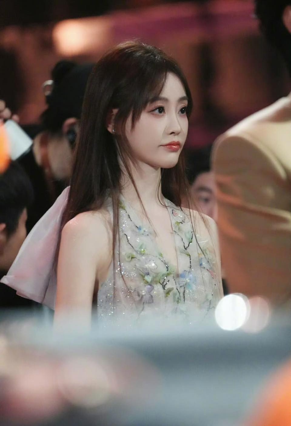 Đêm Hội Weibo: Dàn sao đẹp mê mẩn qua ống kính Ngu Thư Hân, nhan sắc "tình đầu quốc dân" xứng đáng phong thần- Ảnh 17.