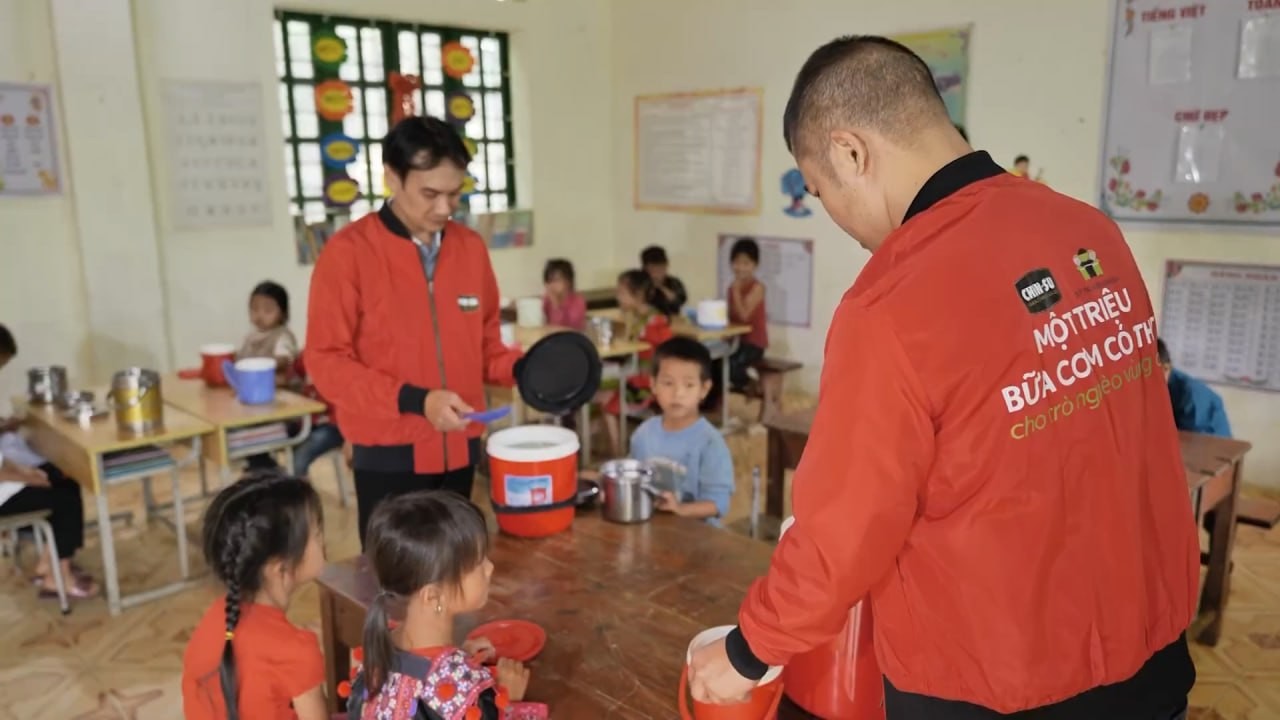 Vinh danh tại WeChoice Awards, dự án vì Việt Nam tôi - "CHIN-SU Một triệu bữa cơm có thịt" tiếp sức trò vùng cao- Ảnh 3. Vinh danh tại WeChoice Awards, dự án vì Việt Nam tôi - "CHIN-SU Một triệu bữa cơm có thịt" tiếp sức trò vùng cao- Ảnh 3.