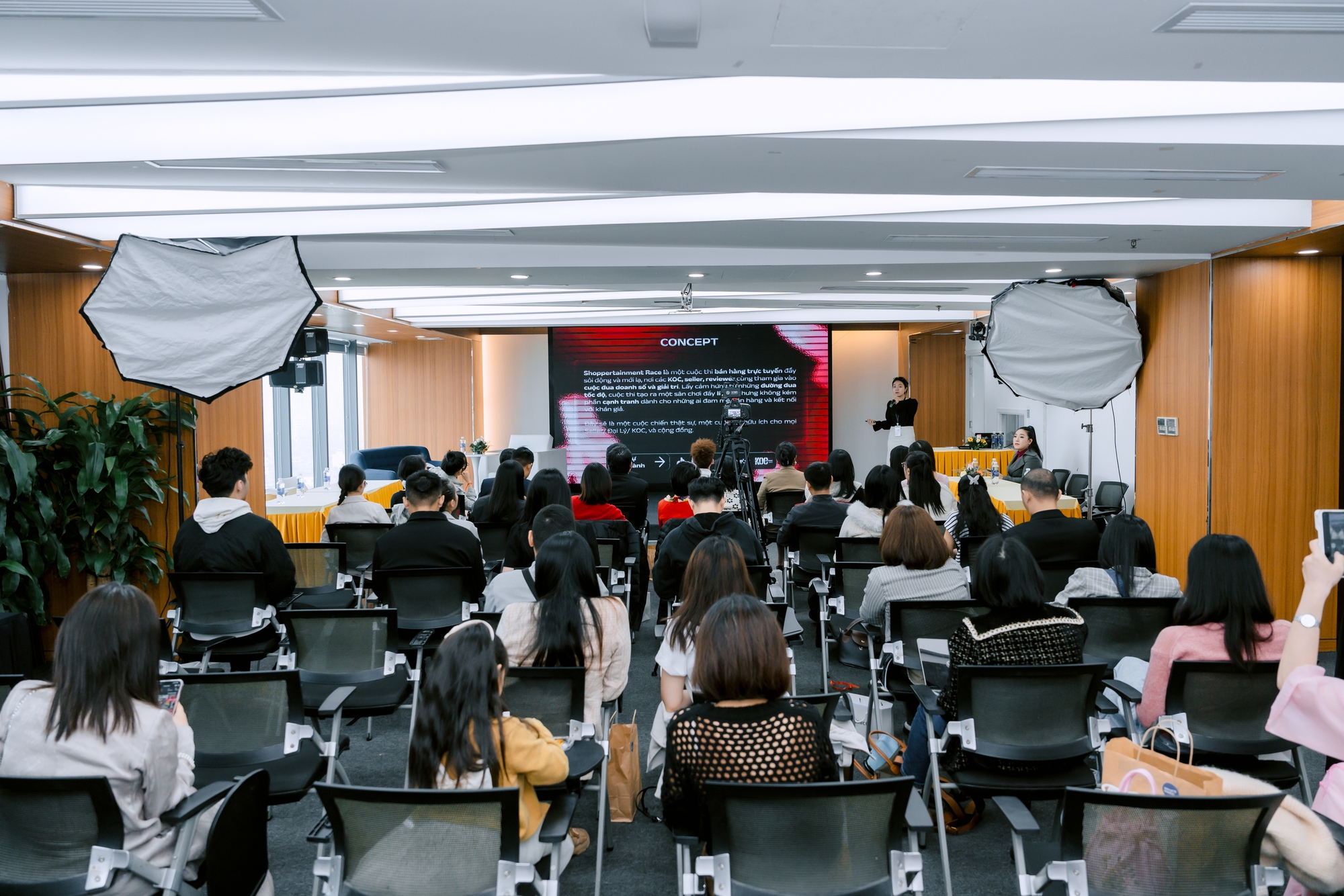 Workshop - Thực hành livestream bán hàng một cách chuyên nghiệp- Ảnh 1. Workshop - Thực hành livestream bán hàng một cách chuyên nghiệp- Ảnh 1.