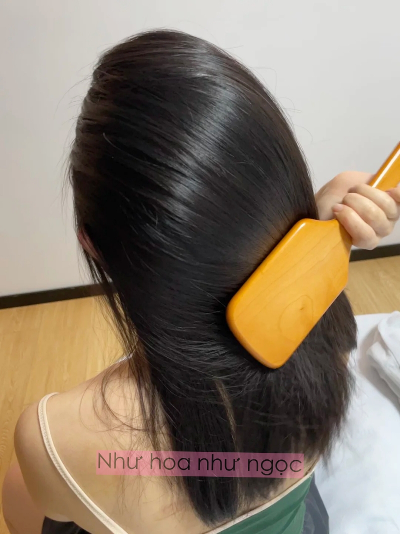Từng bỏ tiền triệu đi hấp tóc mỗi tuần, cuối cùng phát hiện ra bí quyết chỉ bằng… dầu em bé- Ảnh 2.
