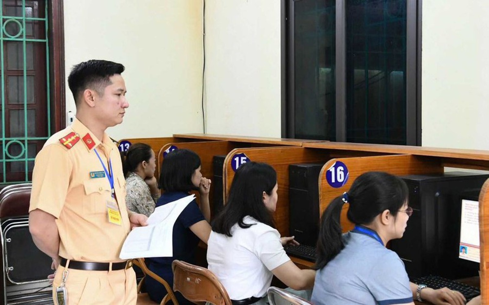 MXH dậy sóng khi CSGT "xóa dấu vết' trong sa hình: Thế là hết thời "nhìn viên gạch, ngó cây chuối" rồi!- Ảnh 7.