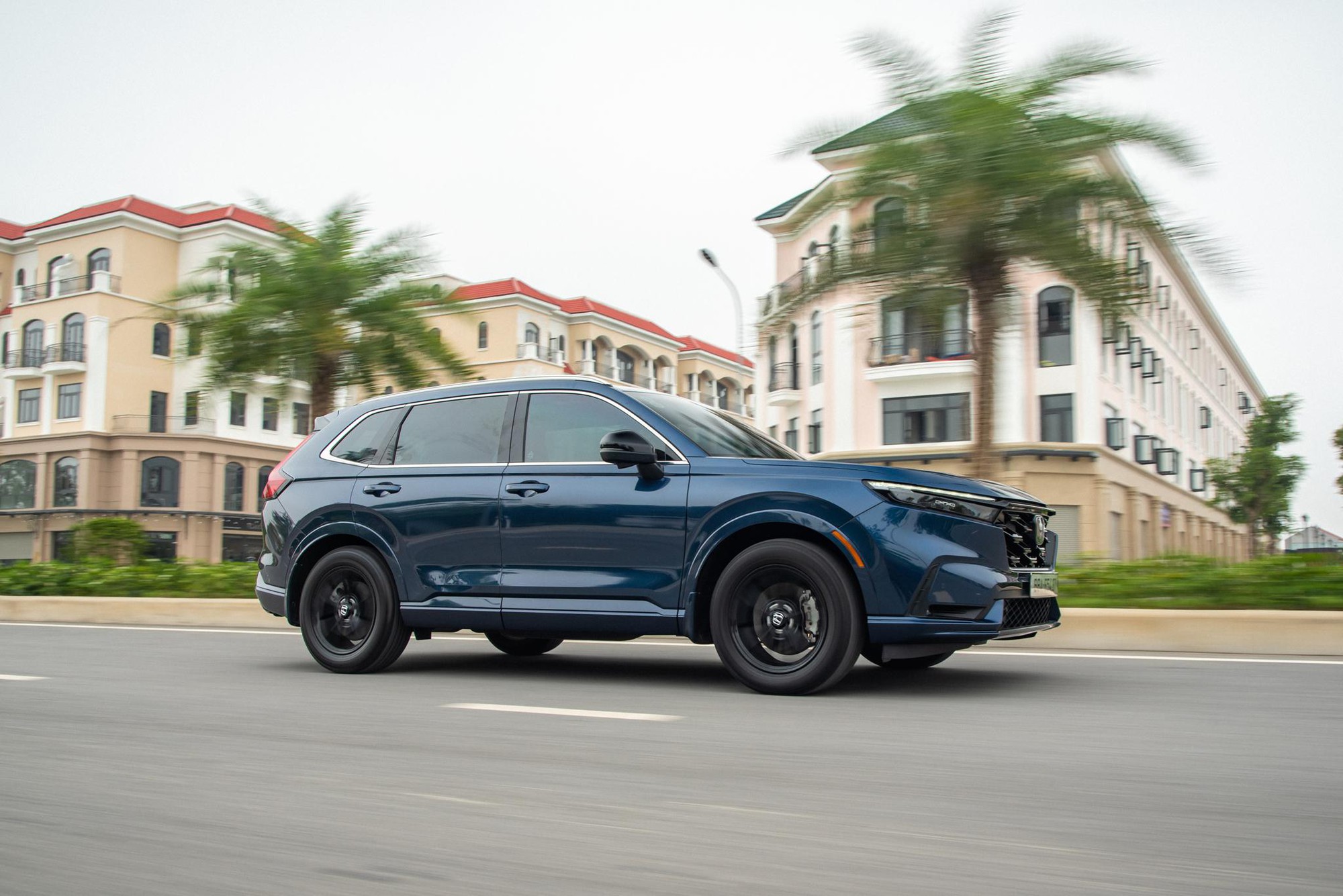 Từ nhu cầu gia đình tới xu hướng điện hóa, Honda CR-V giành ‘cú đúp’ đề cử tại Car Choice Awards 2025- Ảnh 5.