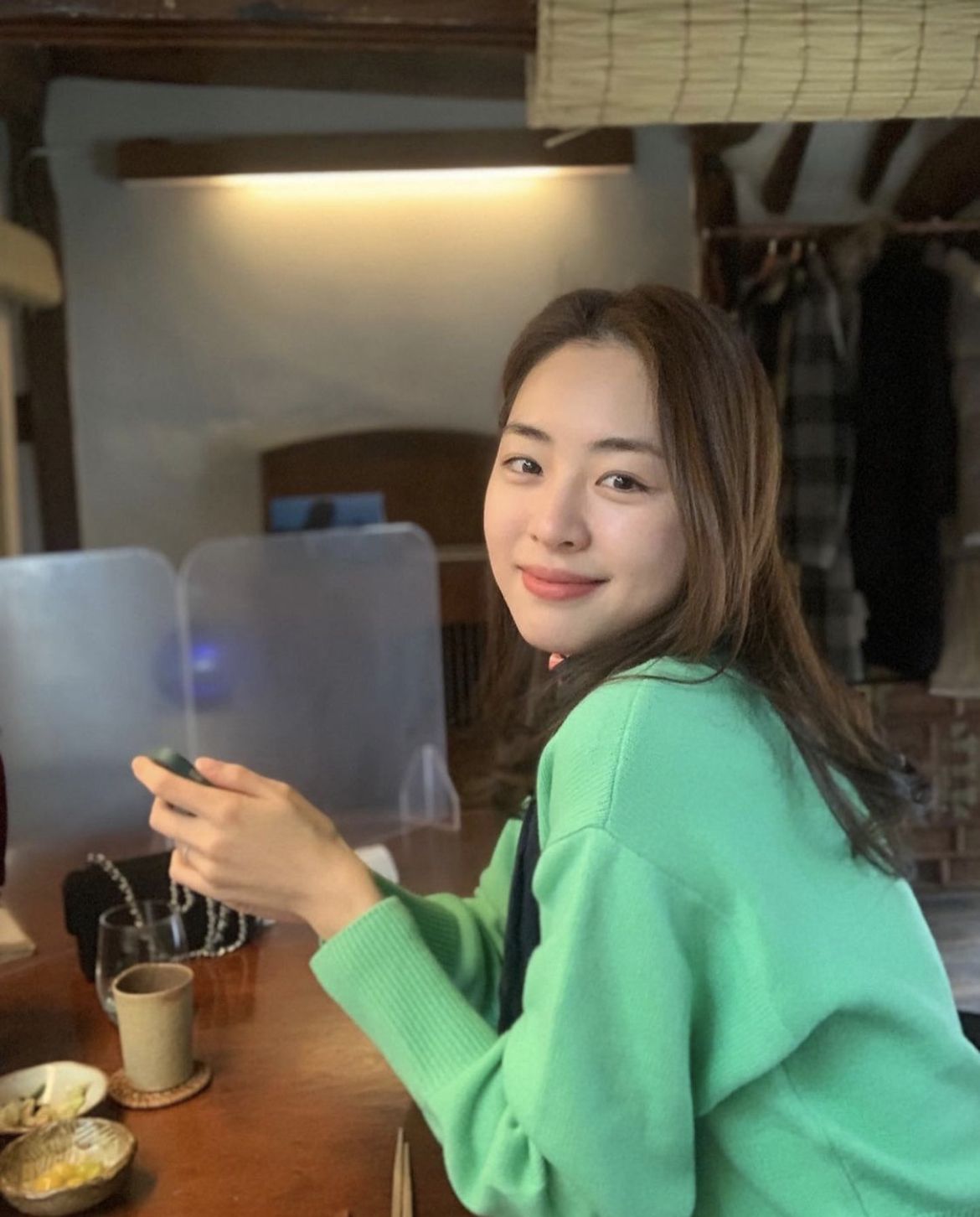 Mẹ chồng mua vàng, mẹ ruột gửi tiết kiệm - tôi chọn cách thứ ba, ít ai nghĩ tới nhưng lại hiệu quả nhất- Ảnh 1.