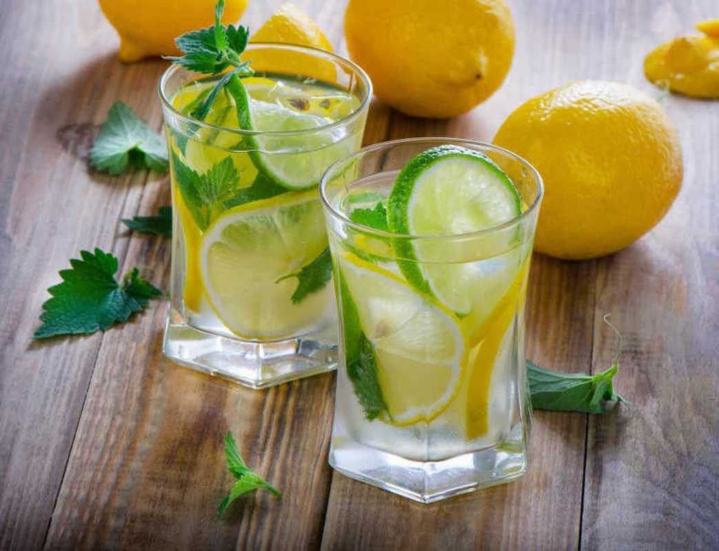 Người đàn ông bị sỏi thận đã uống nước chanh mỗi ngày, anh được bác sĩ "tặng" ngay 5 từ trong lần tái khám- Ảnh 2.