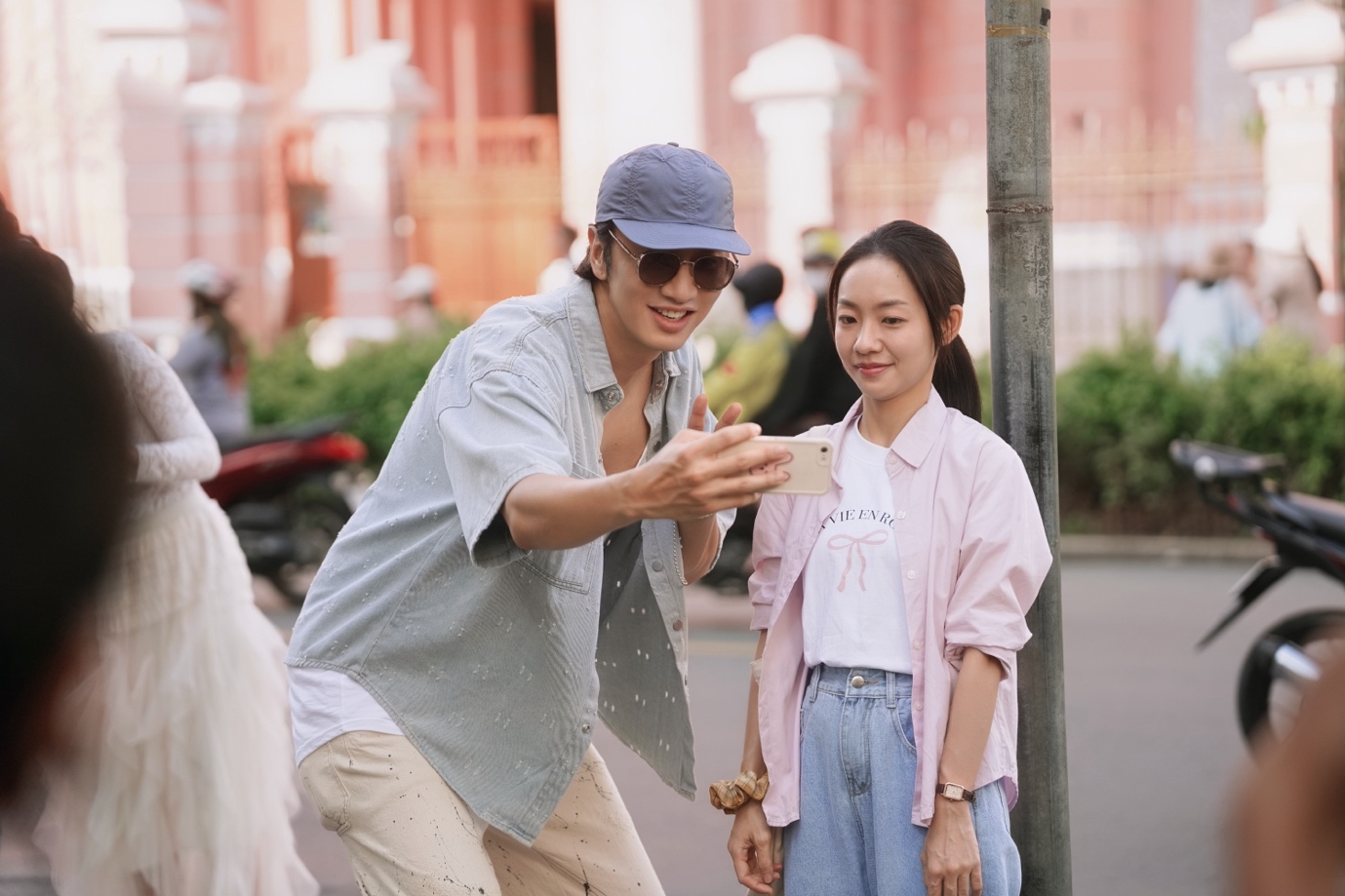 Tay Anh Giữ Một Vì Sao - Phát “tín hiệu” cho phim tình cảm trở lại màn ảnh- Ảnh 2.