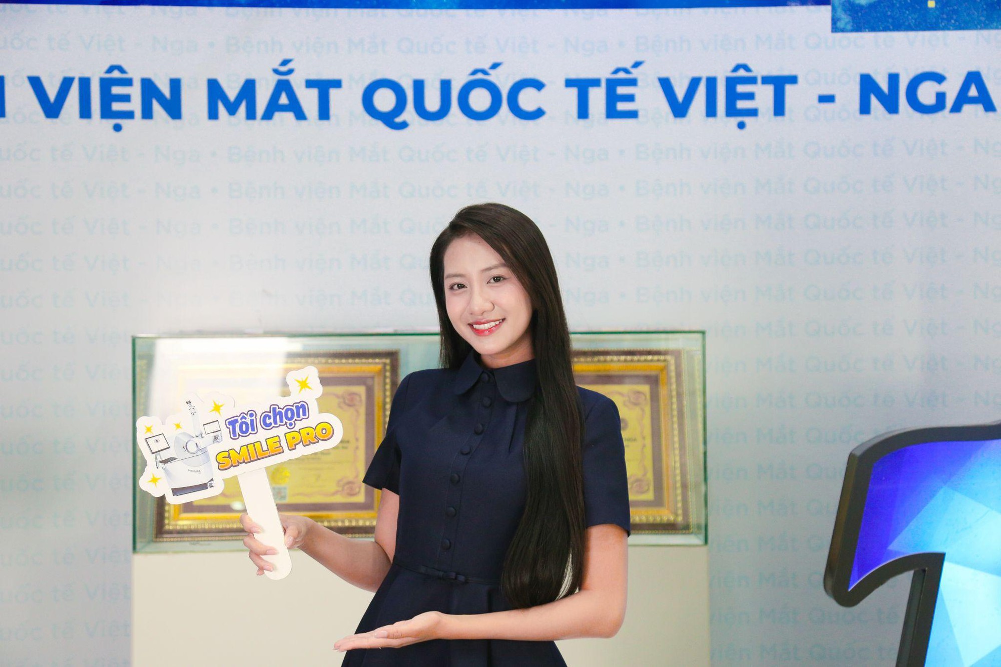 Chỉ mất 8 - 10s biến mắt cận thành mắt sáng, tại sao hoa hậu Hà Trúc Linh làm được điều này?- Ảnh 1.