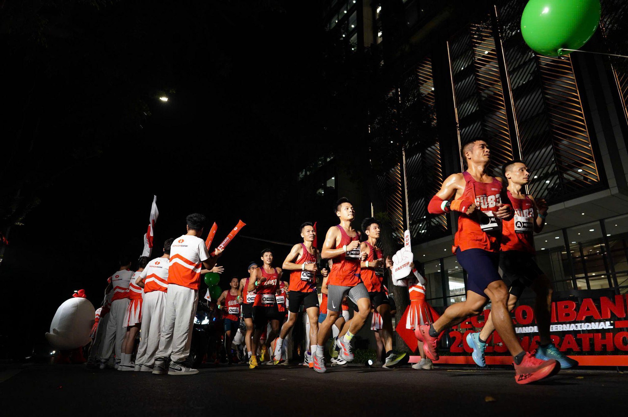 Vận động viên Việt Nam tỏa sáng tại Giải Marathon Quốc tế Hà Nội Techcombank mùa thứ 4- Ảnh 4.