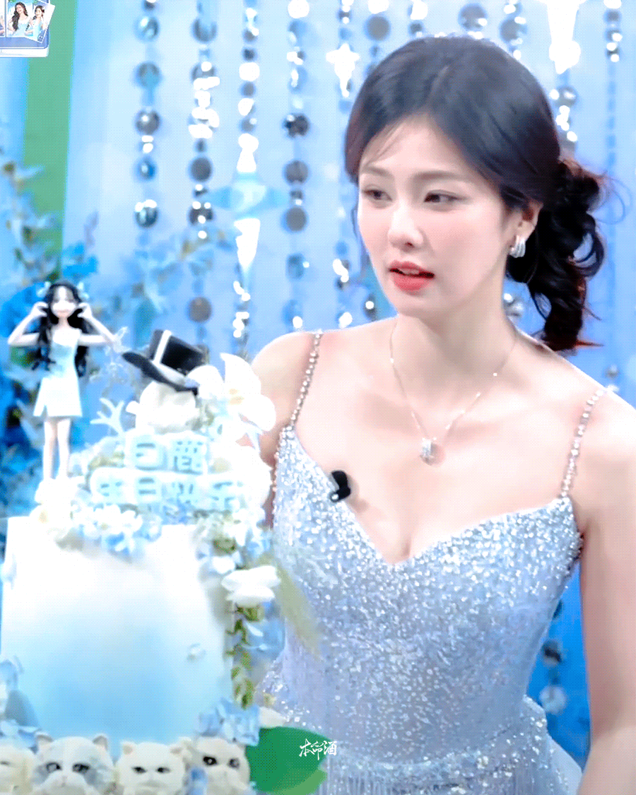 3d13cfc0e09a4a3891336bea1ee8af1dtplv-tt-origin-webgif-1760165302784253111189.gif