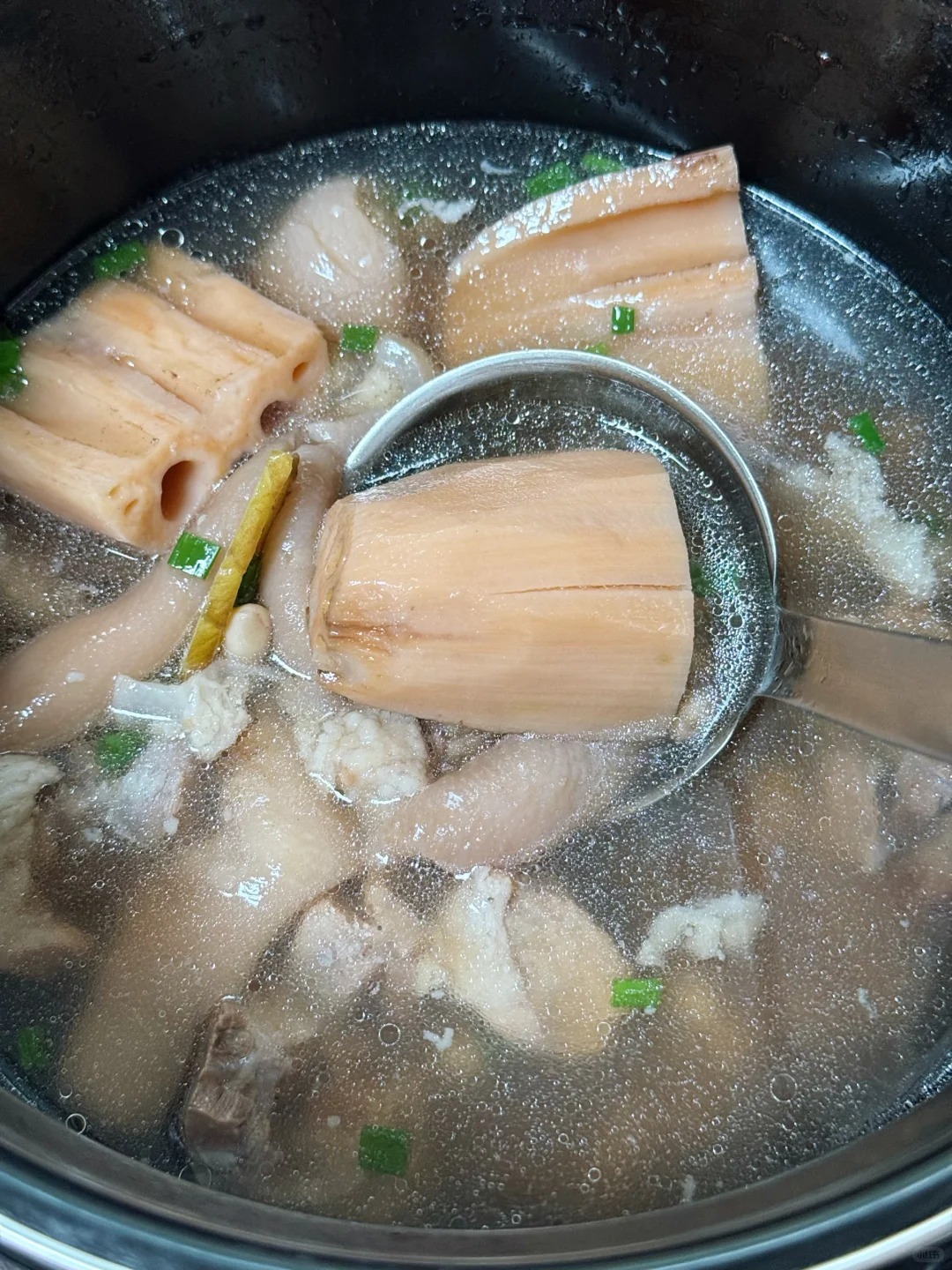 Món canh này thanh ngọt dễ ăn: Giàu collagen tự nhiên cho da dẻ mịn màng, căng sáng, chống nhăn chống già hiệu quả- Ảnh 3.