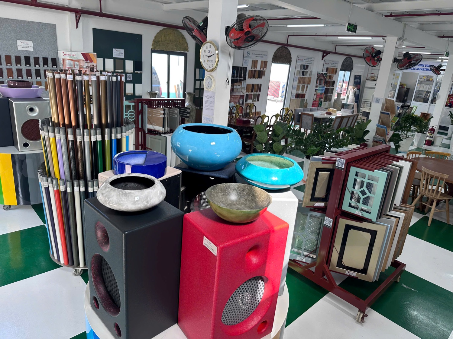 Doanh nhân Nguyễn Văn Phan với dòng ‘Sơn thông minh’ xác lập kỷ lục- Ảnh 3.