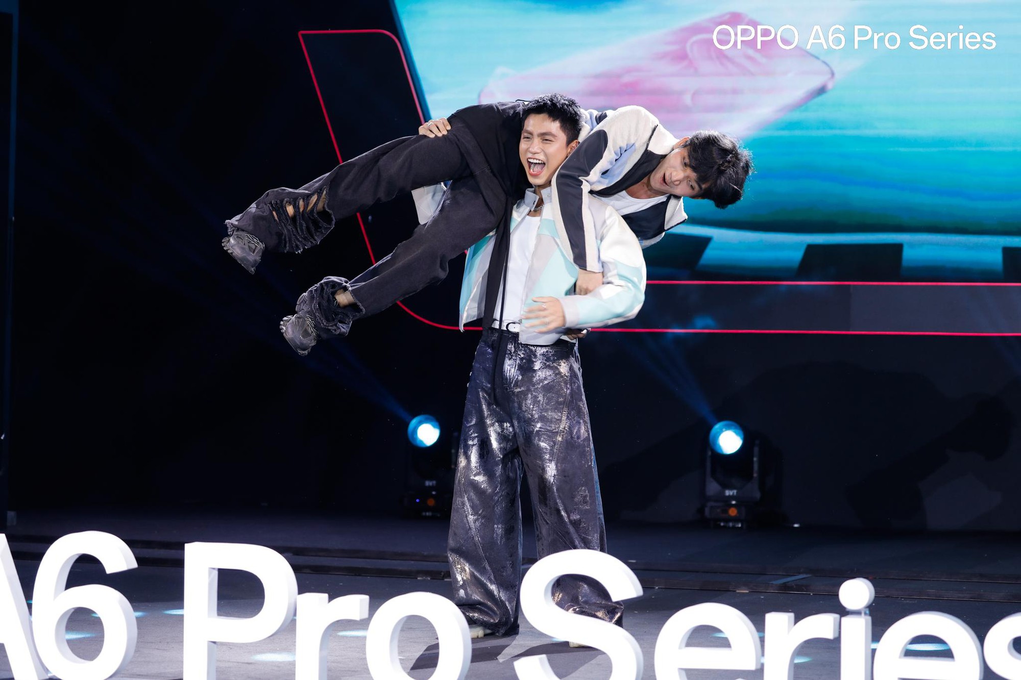 MONO cùng OPPO A6 Pro Series chinh phục thử thách tại “Đấu trường tốc độ”, bùng nổ Năng lượng King thật!- Ảnh 9. MONO cùng OPPO A6 Pro Series chinh phục thử thách tại “Đấu trường tốc độ”, bùng nổ Năng lượng King thật!- Ảnh 9.